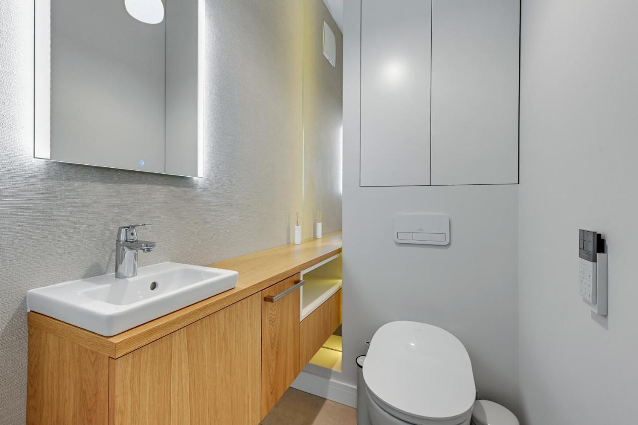 Premium Family & Business Old Town Riverside Apartment With Parking Gdansk Bagian luar foto