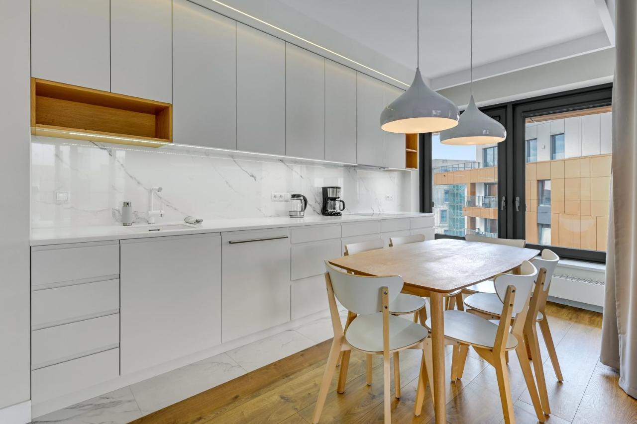 Premium Family & Business Old Town Riverside Apartment With Parking Gdansk Bagian luar foto