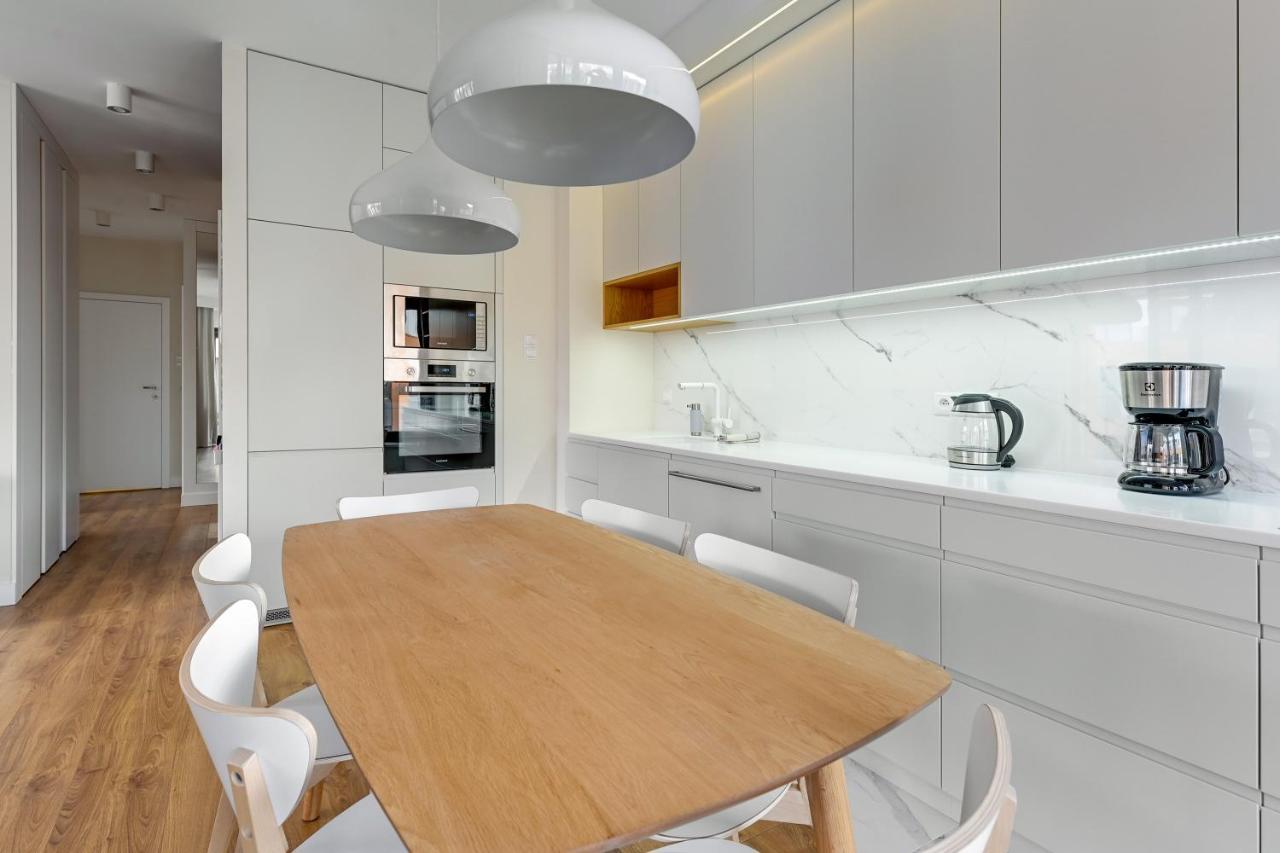 Premium Family & Business Old Town Riverside Apartment With Parking Gdansk Bagian luar foto